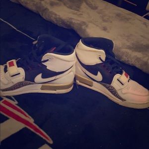 Size 7 youth Nike air high tops for 95$ i